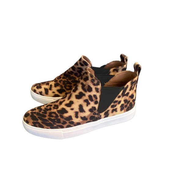 {Report} NWT Animal Print Hightop Sneaker - Picture 1 of 9